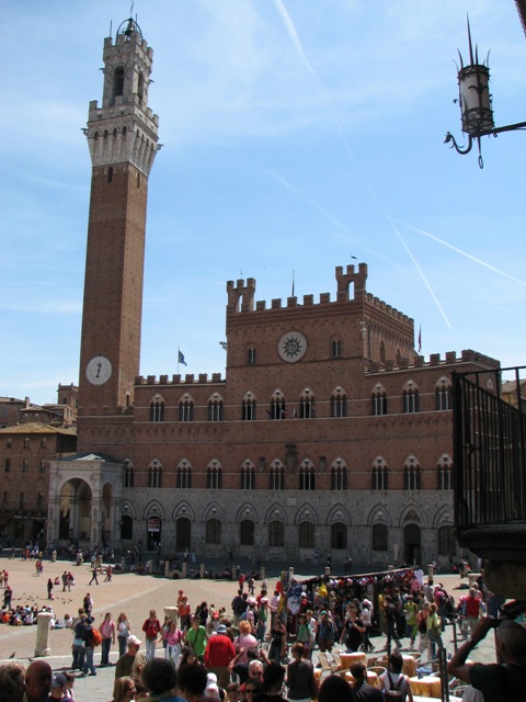 Veduta di Piazza del Campo con la Torre del Mangia ed il Palazzo Pubblico