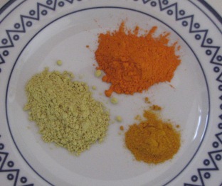 Quercetin powder and two types of curcumin powder